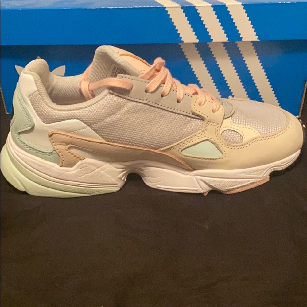 Adidas Falcon